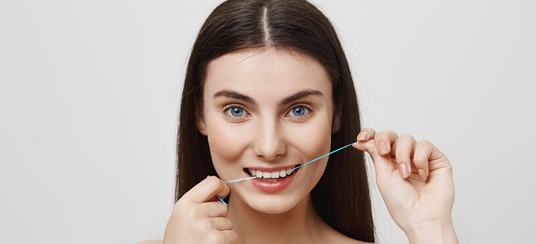 Как пользоваться зубной нитью: пошаговая инструкция